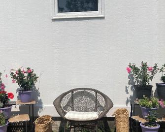 Renovated 1888 Gem in Original Little Falls - Clean, Comfy, WiFi, Pets Welcome - Little Falls - Patio