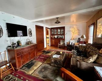 Moose Riverside Bungalow 3br Home Old Forge Ny - Old Forge - Living room