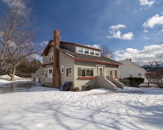 Park your car and ATV/Snowmobile from the door!! - Gorham - Bâtiment