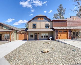 Gold Mining Condo King Bed Modern Comforts - Rockerville - Ložnice