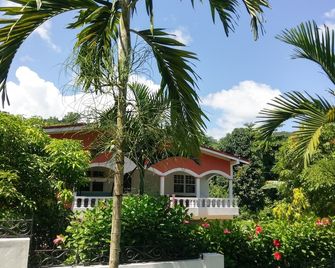 Polish Princess Guest House - Fairy Hill - Außenansicht