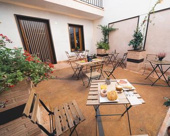 Room 6 - El Olivar del Cristo - Urda - Patio