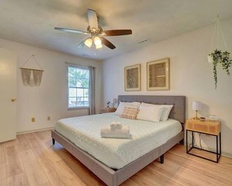 King Bed Wifi - Work Space - Quiet - Ez Parking - Norfolk - Kamar Tidur