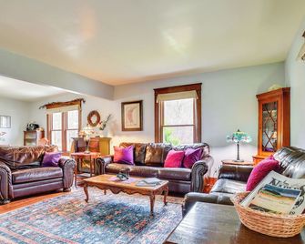 6 Acres w/ Pool: Spacious Naples Vacation Rental! - Naples - Sala de estar