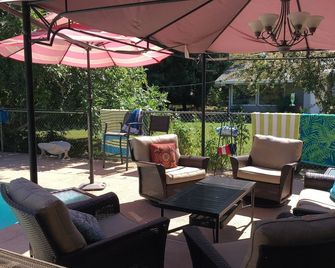 Modern Guesthouse W/ Tennis Court & Swimming Pool! Short walk to Bidwell Park! - 奇科 - 天井