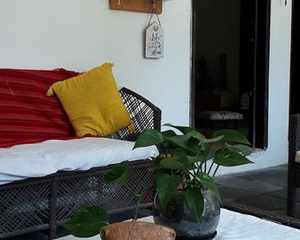 House in Fog Forest - Халапа - Вітальня