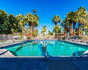 Motel 6-Palm Springs, Ca - East - Palm Canyon - Palm Springs - Svømmebasseng