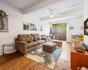 Big Island Kona Mansions 110C condo - Kailua-Kona - Wohnzimmer