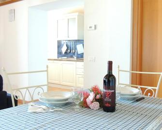 Casa Vacanza Il Malandrone - Vada - Eetruimte