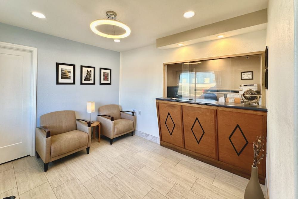 Royal Inn And Suites Charlotte Airport - שרלוט - דלפק קבלה