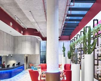 Adge Hotel and Residences - Sydney - Front desk
