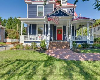 Danville Retreat w/ Hot Tub & Cozy Fireplace! - Danville - Building