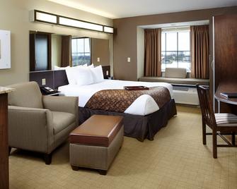 Microtel Inn & Suites by Wyndham Triadelphia/Wheel - Triadelphia - Bedroom