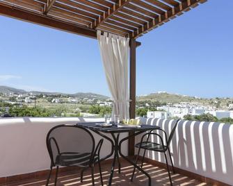 9 Muses - Paros - Parikia - Balkong