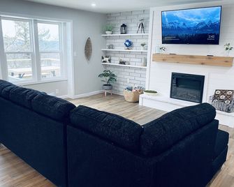 Beautiful Views And Water Access On 20 Acre Paradise! Slps 14 Hot Tub Dock Kayak - Amherst - Sala de estar