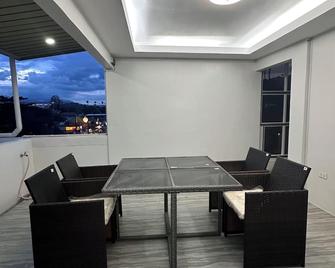The Penthouse in Bario Barretto Olongapo near beach - Olongapo - Balcony