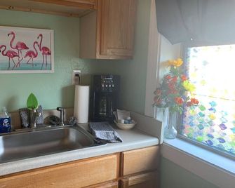 Beach Side Studio #3 Apts by RedAwning - Norfolk - Kitchen