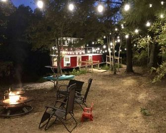 Tugboat/Private Lake - Farm Animals - Fish, Swim, Boat, Hike/Bike 5+Miles Trails - Louisa - Patio