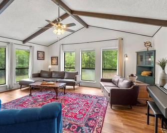Cozy Lake Home - Lake Bob Sandlin - Lake Monticello - Lake Cypress Springs - Mount Pleasant