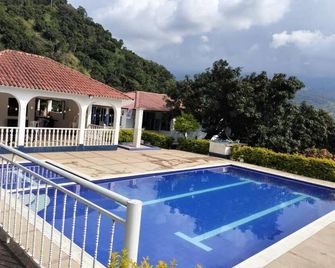 Sede Campestre Peña Negra - La Mesa - Piscina