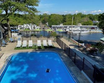 Holiday Hill Resort \'Corner Patio Suite\' Unit 703 - Saugatuck - Pool