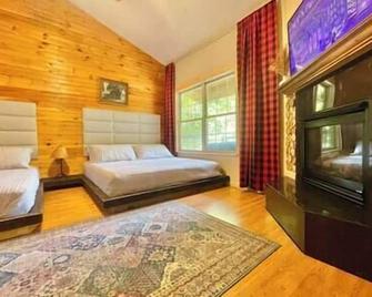Dancing Bear - Sevierville - Bedroom