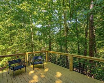 Linden A Frame Cabin - Rossville - Balcony