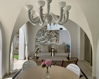 Byblos Aria-The Sea Side Luxury Villa - Skala Sotiros - Sala de estar