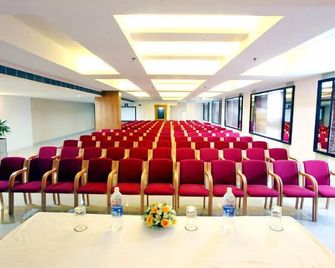 Hotel Airlink Castle - Neduvannoor - Sala de reuniones