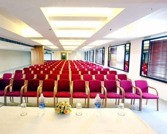 Hotel Airlink Castle - Neduvannoor - Sala de reuniones