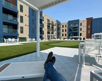 The W Loft Spacious 2 Bed Private Pool and Gym - Wyandotte - Parveke