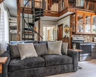 The Loft and Mane Cottage - Romantic Getaway - Pinebluff - Sala de estar