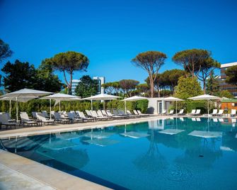 Holiday Inn Rome - Eur Parco Dei Medici By IHG - Roma - Piscina