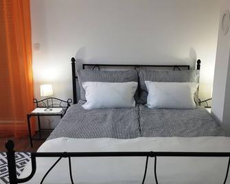 Apartments and Rooms Danijel - Krk - Slaapkamer