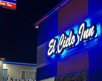 Cloud 9 Inn - El Cielo Inn - Pico Rivera - Budynek