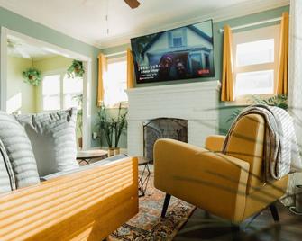 Cozy 2 bedroom house in South Sacramento - Sacramento - Stue