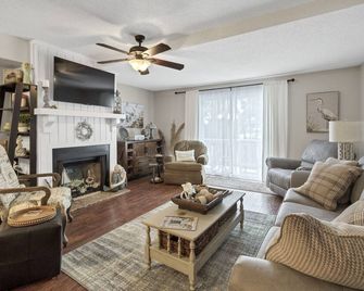 Sea Cloud Serenity - Edisto Island - Living room