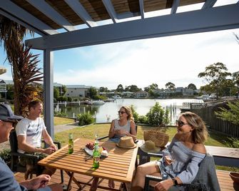 Captains Cove Resort - Absolute Waterfront Apartments - Bairnsdale
