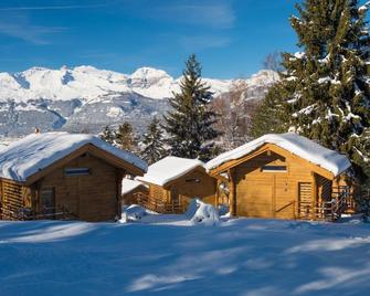 Les Mazots de la Source & Spa - Chalais - Gebäude