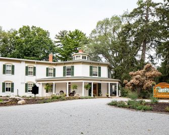Charming Cottage with a View of Lake Erie - Essex - Building