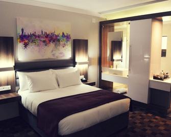 Palm Swift Luxury Accommodation - Brits - Bedroom