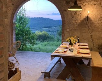 Podere FonteBernardi casa con vista su Pienza - Pienza - Patio