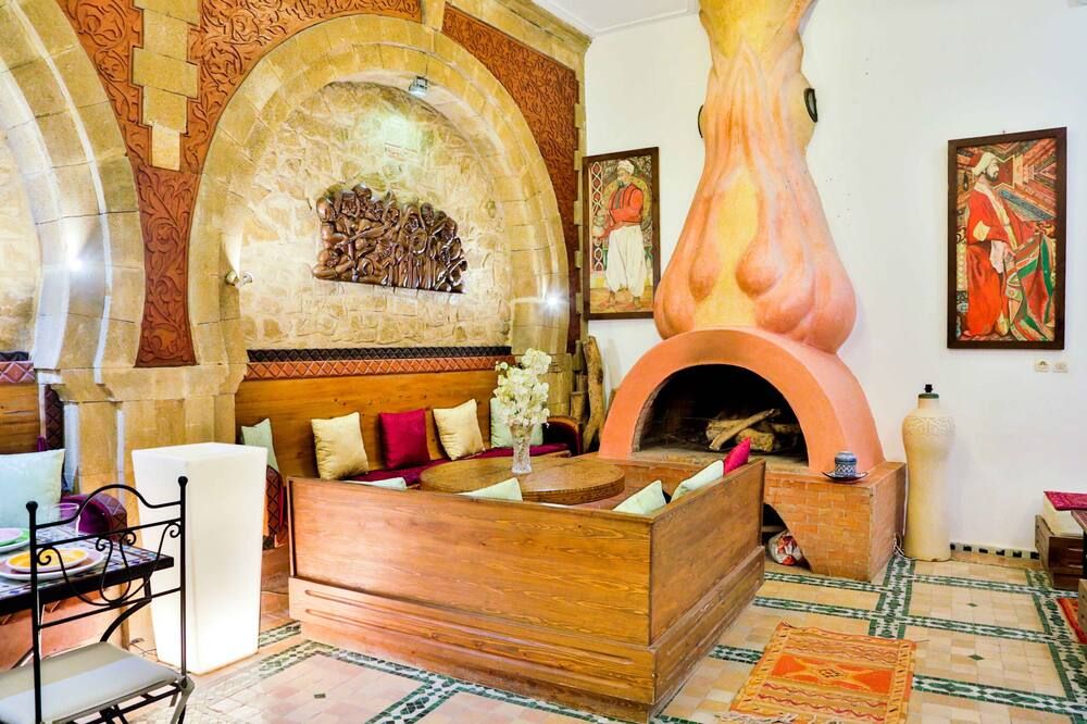 Riad Al khansaa - אסאוירה - דלפק קבלה