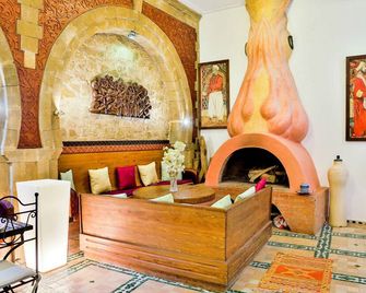 Riad Al khansaa - אסאוירה - דלפק קבלה