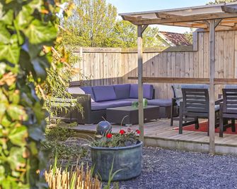 Nice Home In Smygehamn With Wifi - Smygehamn - Patio