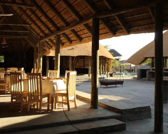 Pelican Lodge and Camping - Nata - Patio