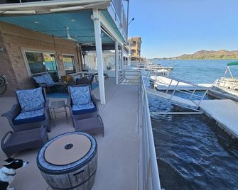 Relax near Colorado River in Parker's Guesthouse - Parker - Balkón