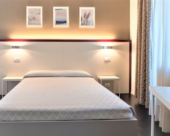 Hotel Centrale - Venice - Bedroom