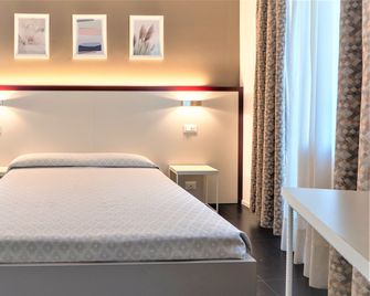 Hotel Centrale - Venice - Bedroom