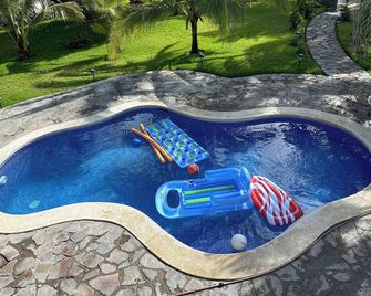 breath taken ocean views, just 25 minutes away from the airport. - San Luis Talpa - Piscina